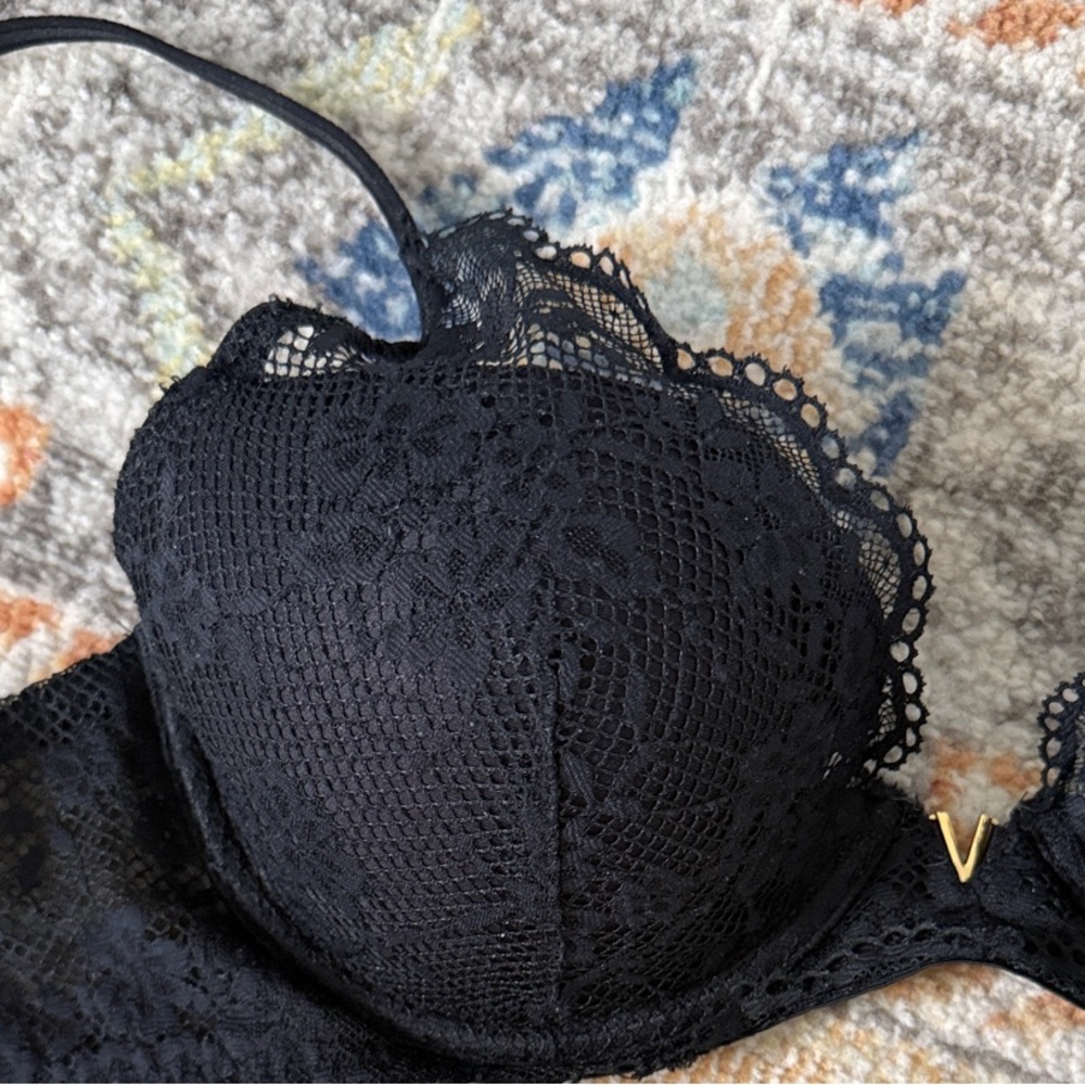 Victoria's Secret Black Lace Bra worn once tag cut out